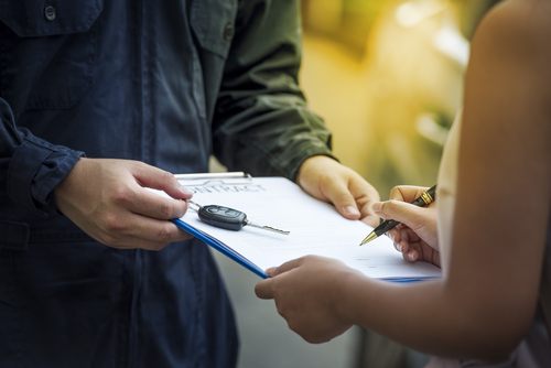 Ceļojums ārvalstīs? Noderīgi padomi, kas ļaus izvēlēties auto nomu