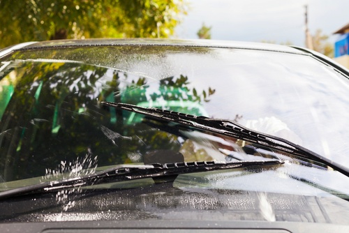 Kā izvēlēties labāko auto logu mazgāšanas šķidrumu katram gadalaikam?