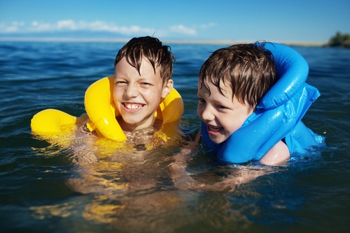 5 noderīgi ieteikumi bērnu drošībai vasarā